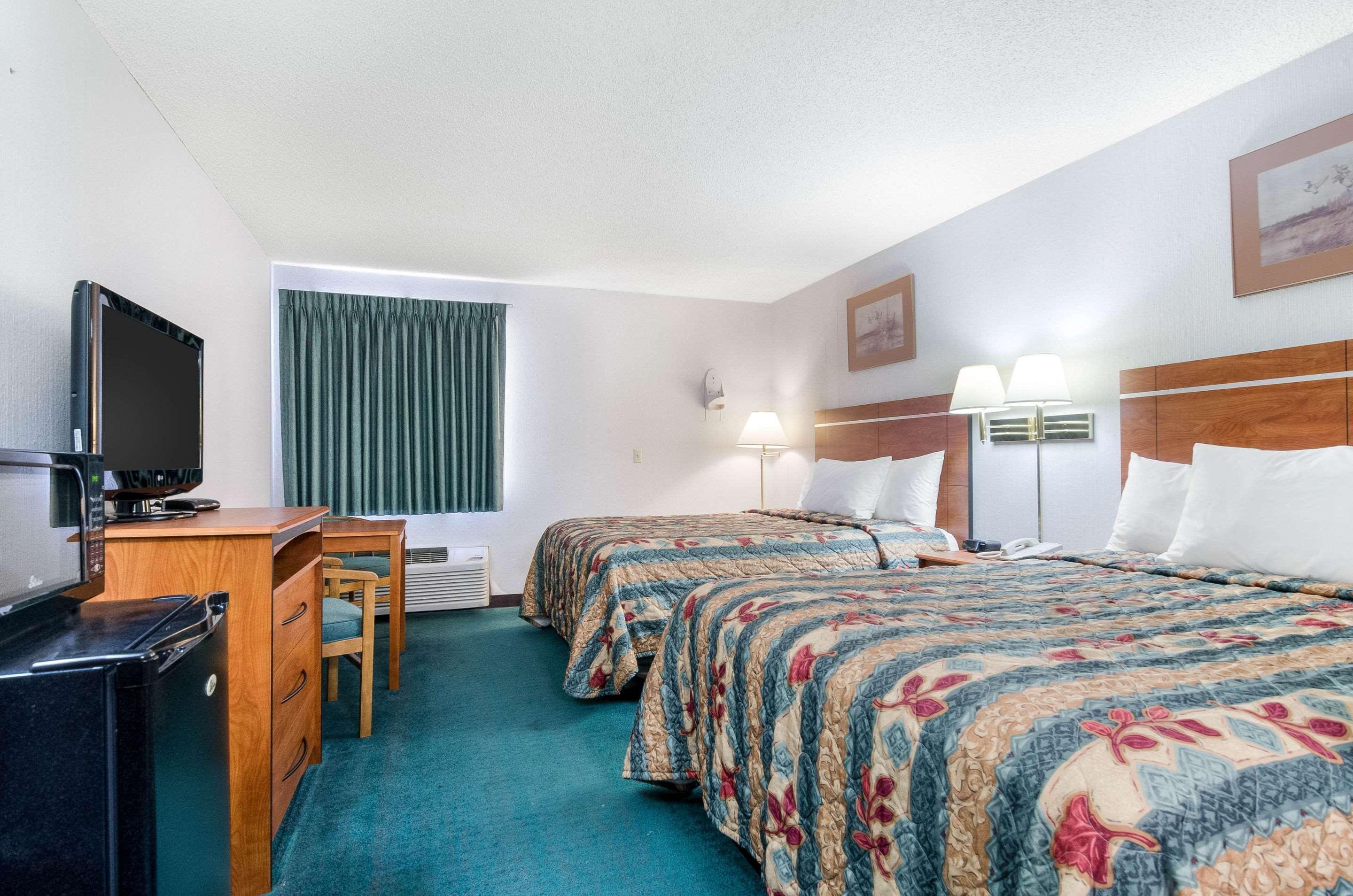 Econo Lodge *