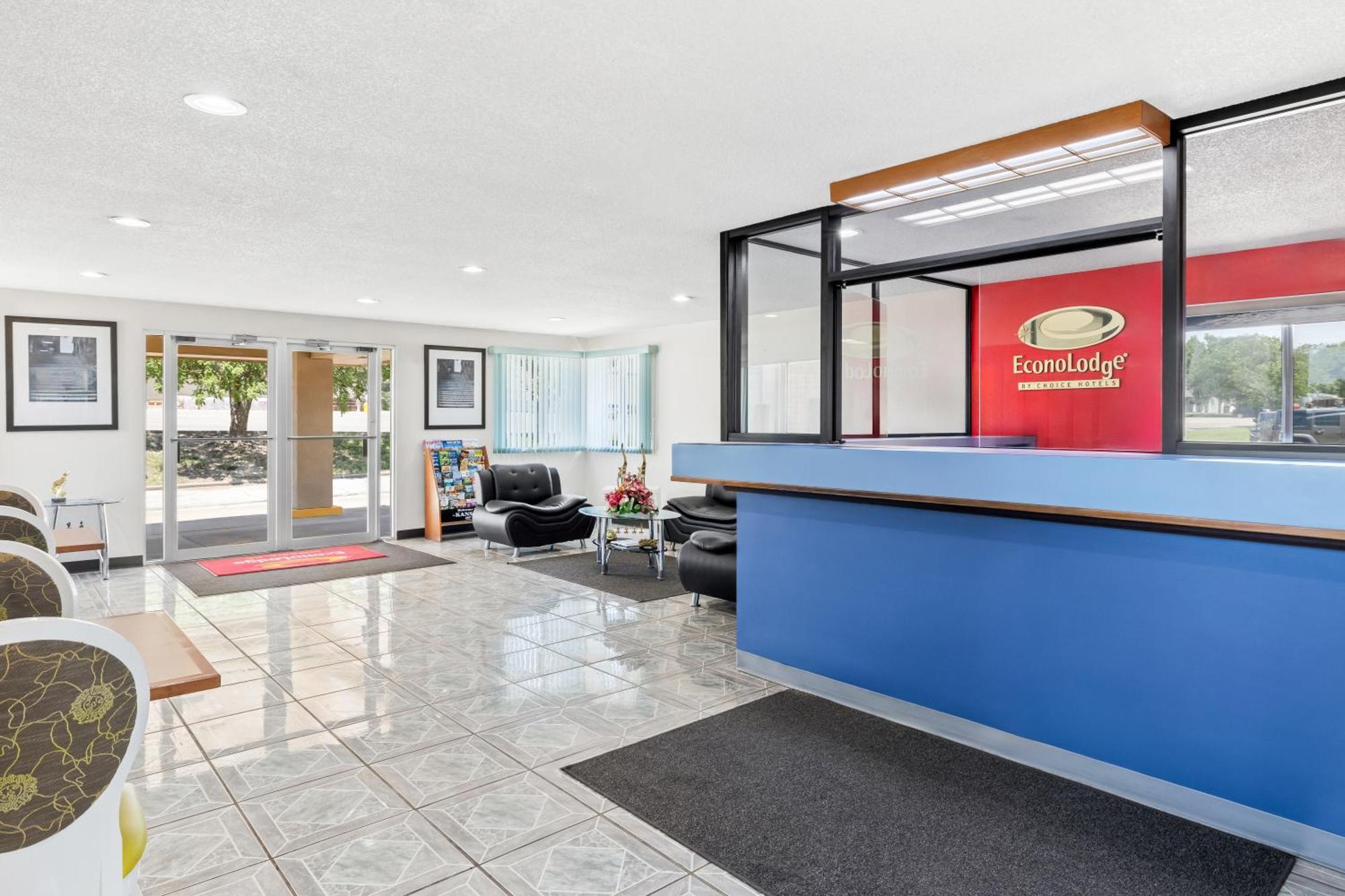 Econo Lodge *