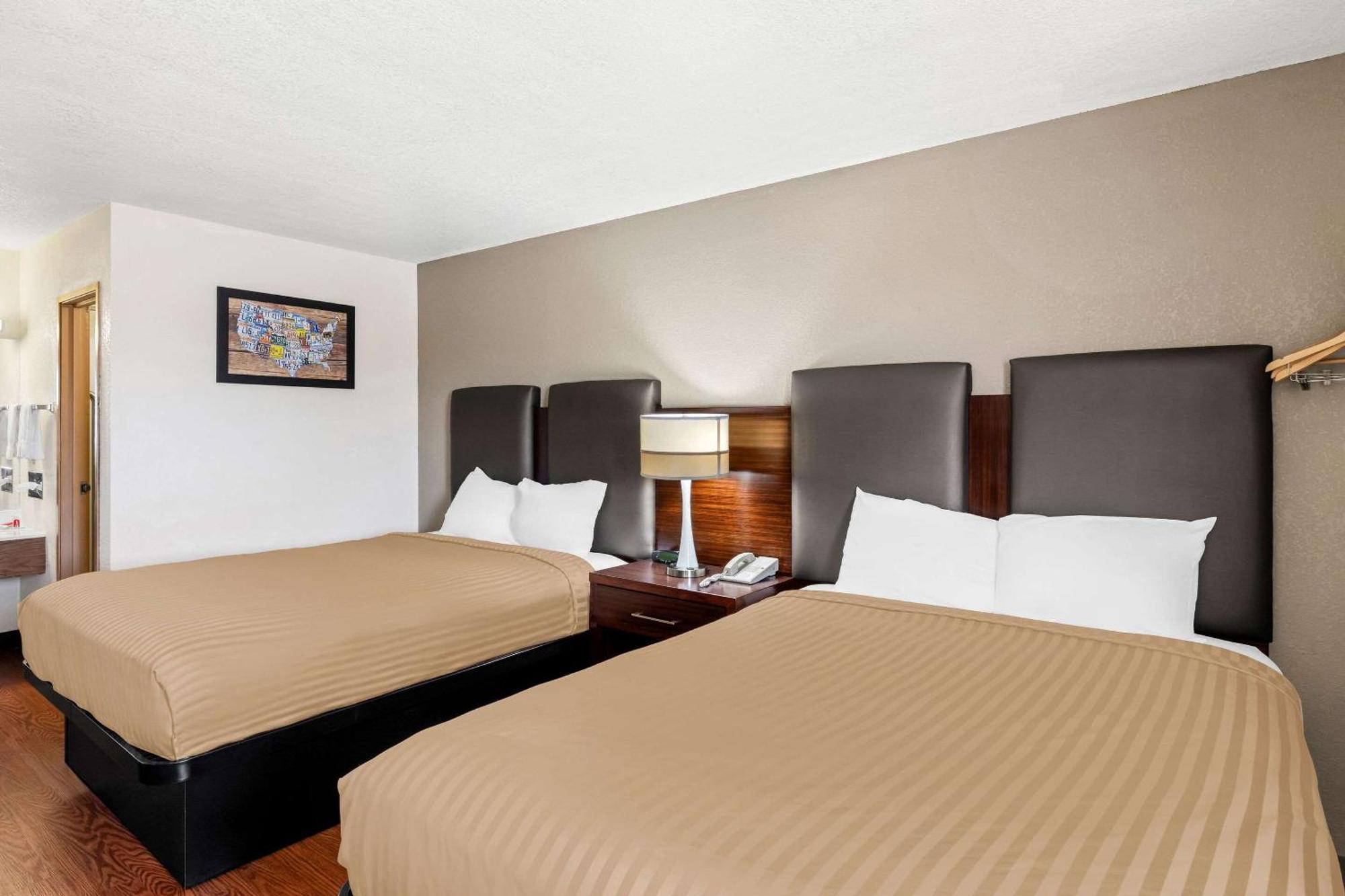 Econo Lodge *