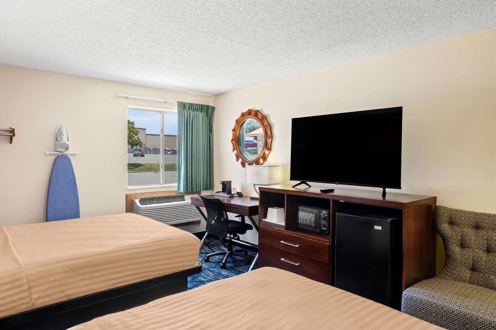 Lodge Econo *